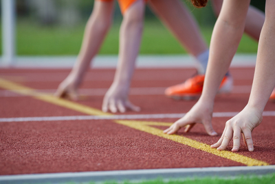 Bild von Leichtathleten beim Start